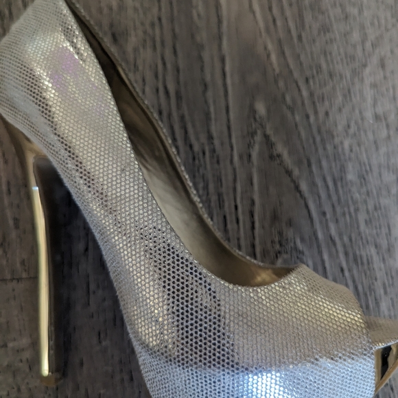 Sz 5 Chrome Heels - Picture 4 of 7